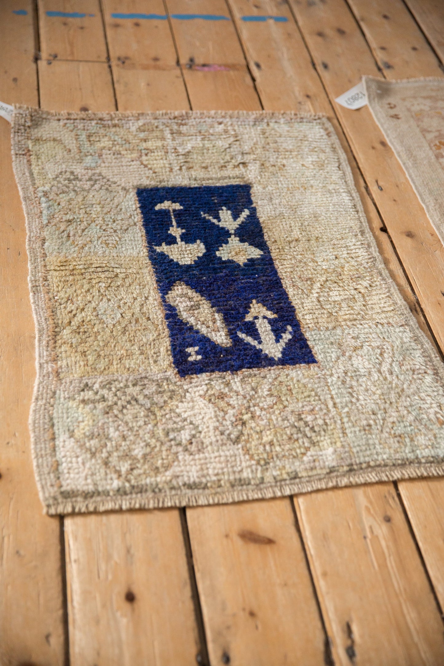 2x3 Vintage Distressed Tulu Rug Mat