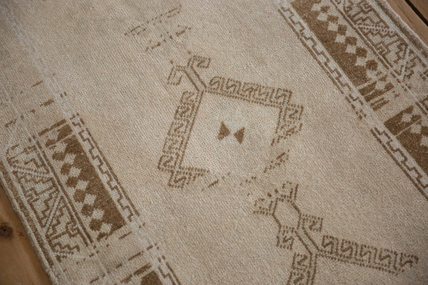 2.5x4.5 Vintage Distressed Malatya Rug