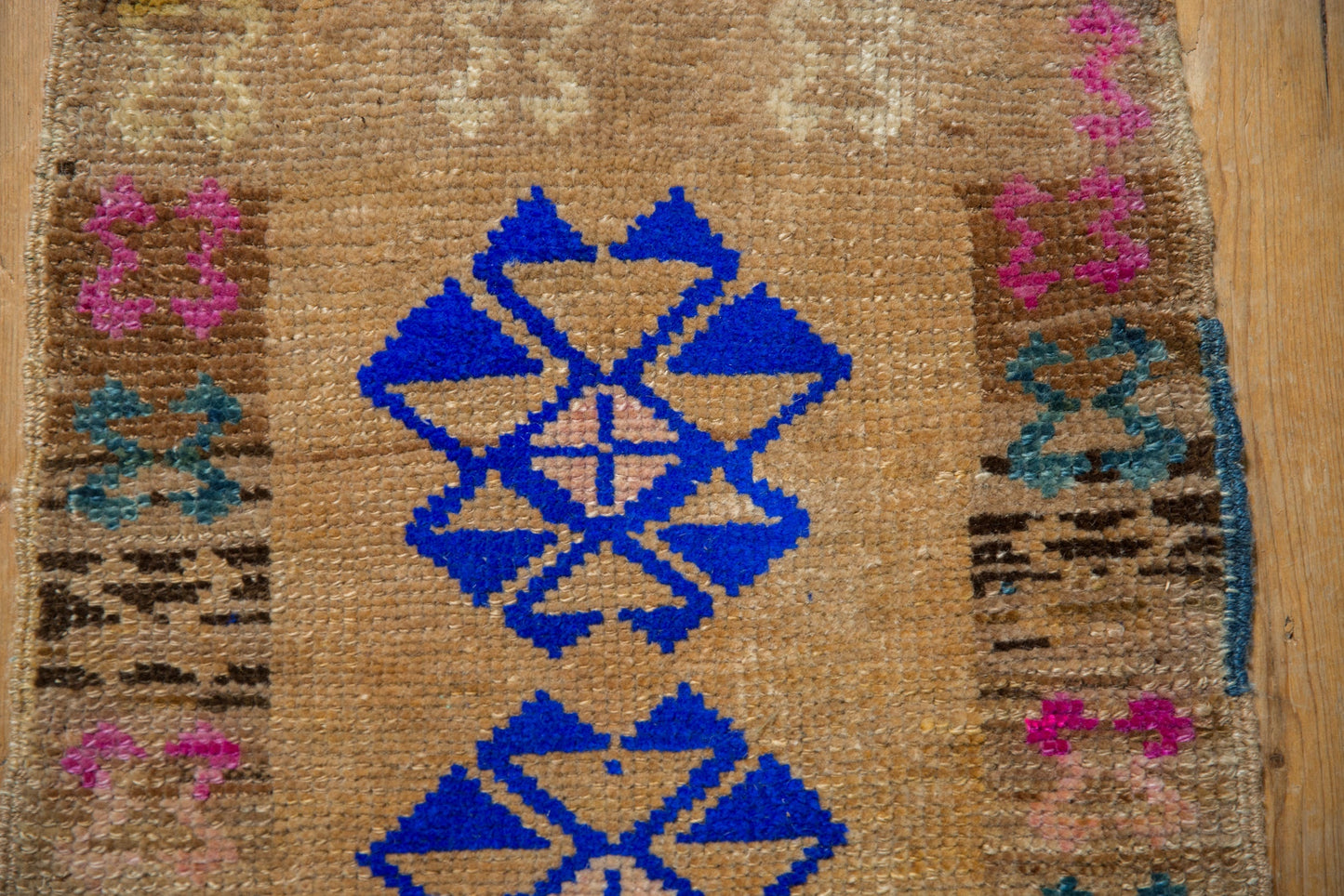 1.5x2.5 Vintage Distressed Kars Rug Mat