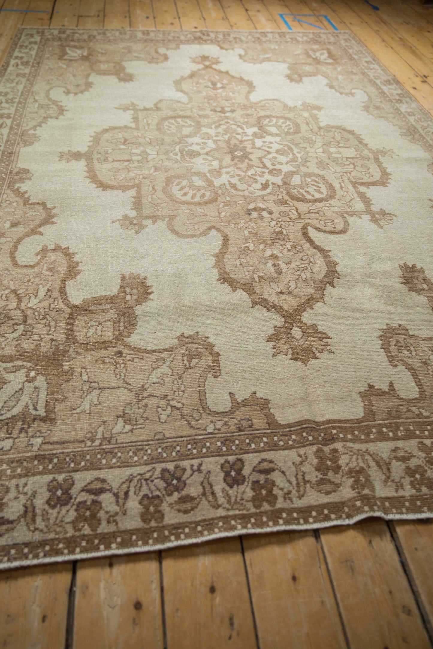 6x9 Vintage Distressed Kars Carpet