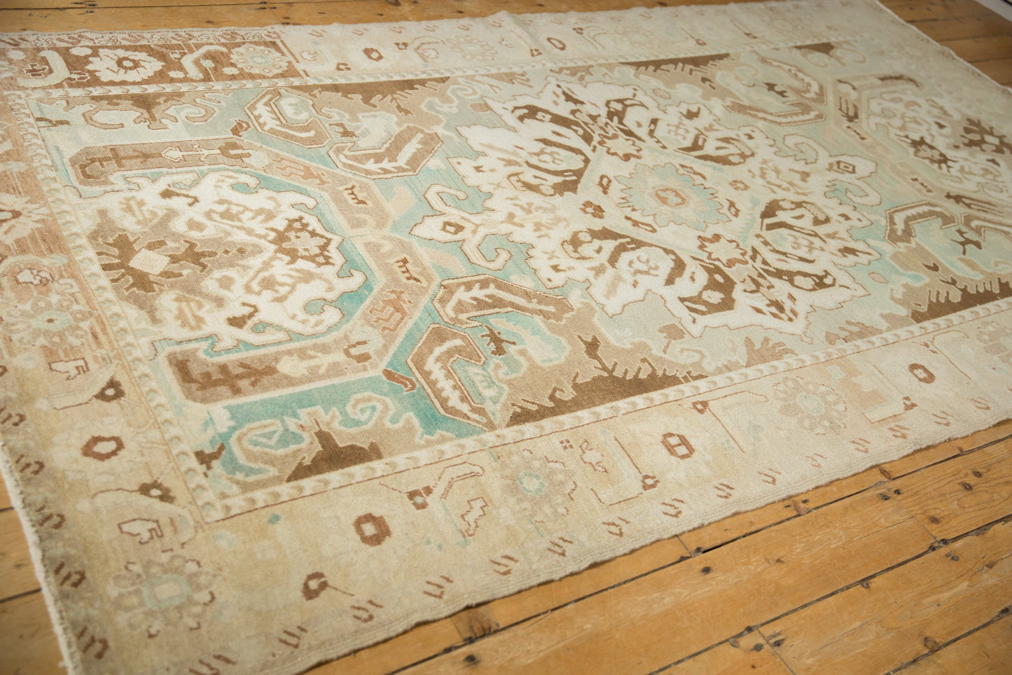 5.5x10 Vintage Distressed Sparta Carpet
