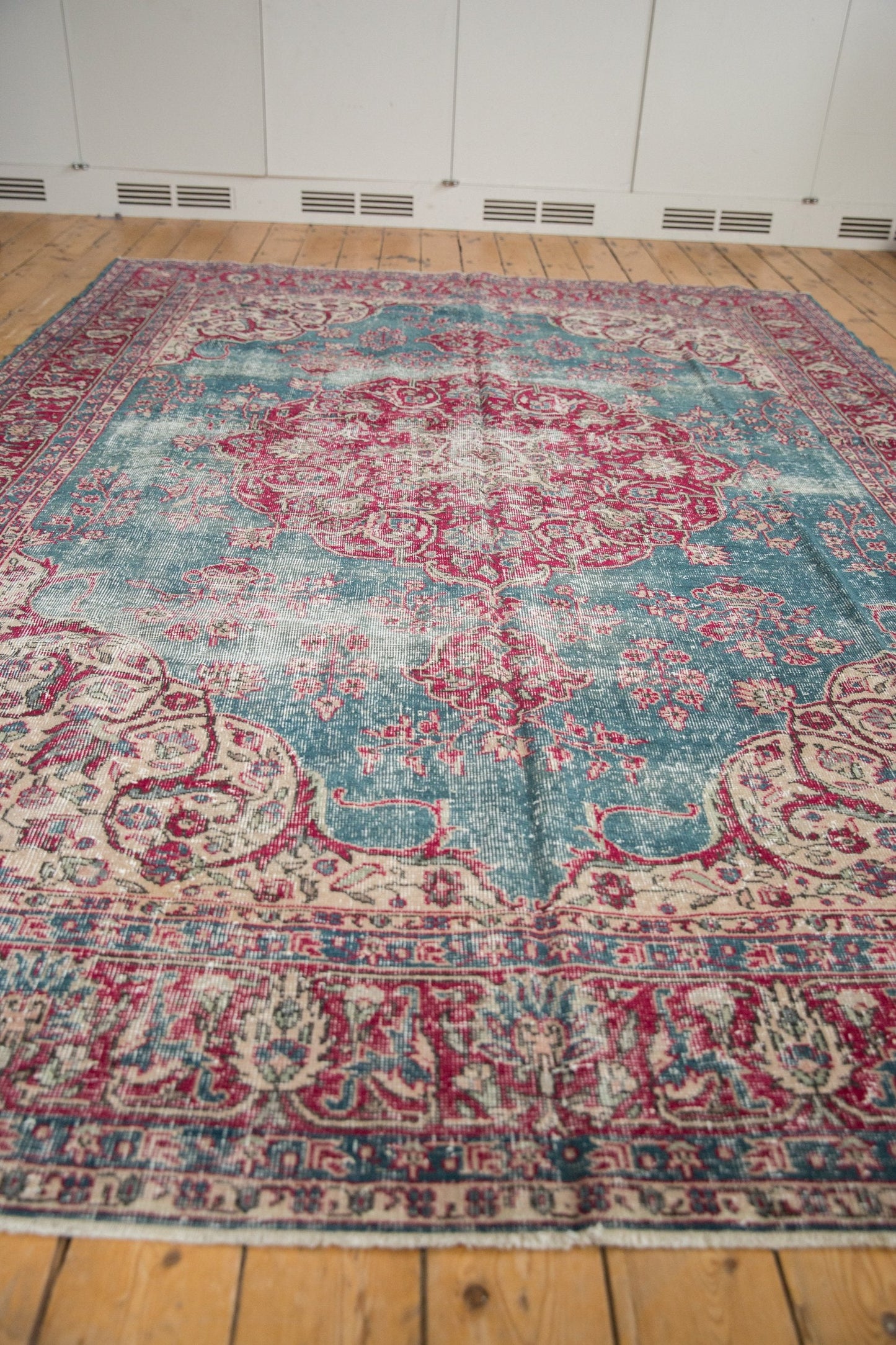 7.5x10.5 Vintage Distressed Sivas Carpet