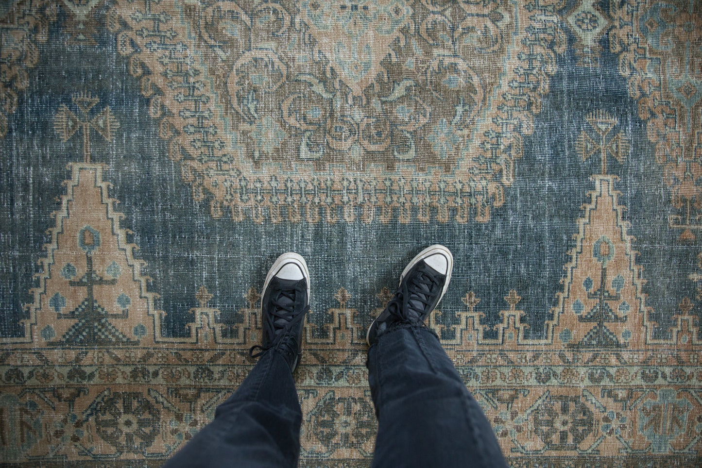 7.5x11 Vintage Distressed Veece Carpet